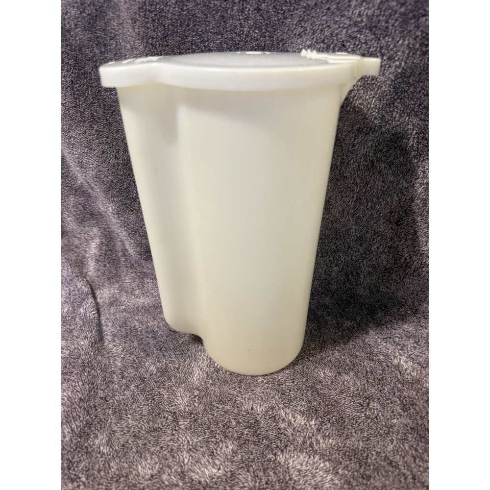 Tupperware 2 Qt. Opaque White Pitcher 129-2
